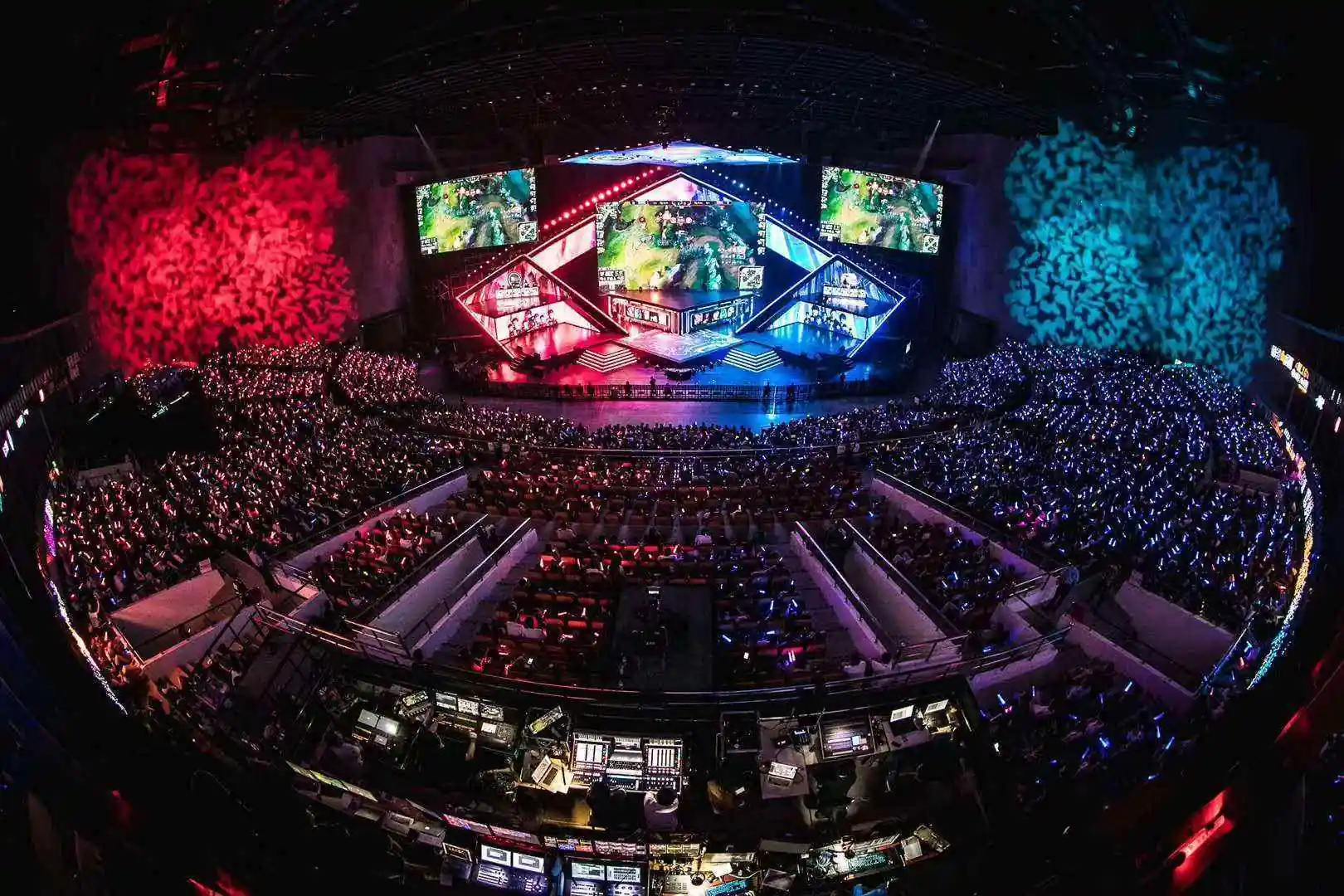 入围赛最佳阵容预测:LNG中野入选无悬念,AD竞争激烈。