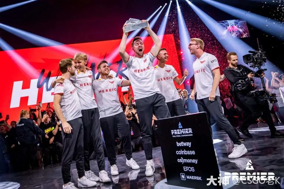 EDG战队勇夺进化者杯系列赛冠军荣耀-JJB电竞