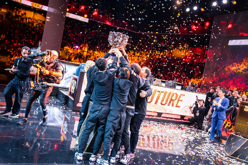 战术布置与技能配合:团战指挥中的团队协作及训练赛复盘分析